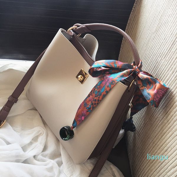 2021 female tote bag designers luxury handbags printed bucket simple womensbag famous brand shoulder bags
2021 female tote bag designers luxury handbags printed bucket simple womensbag famous brand shoulder bags