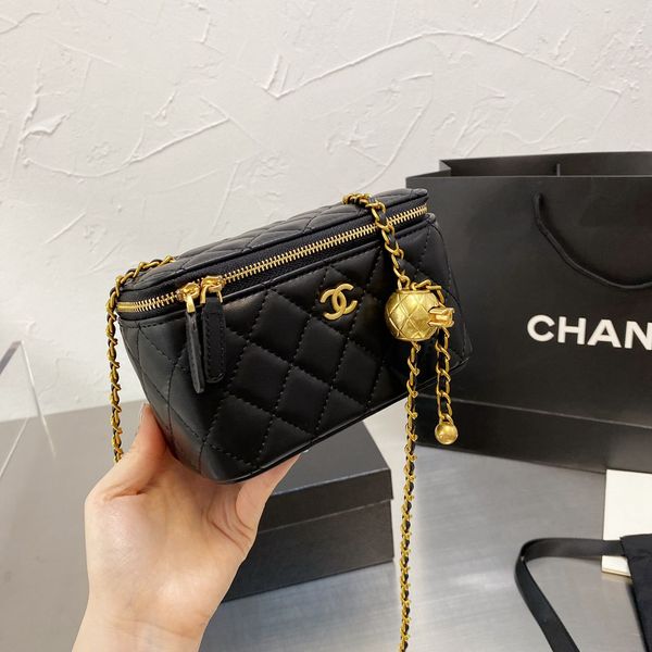 women designer bags handbag crossbody messenger shoulder chain cosmetic bag good quality leather purses ladies high capacity classic v-shape
women designer bags handbag crossbody messenger shoulder chain cosmetic bag good quality leather purses ladies high capacity classic v-shape