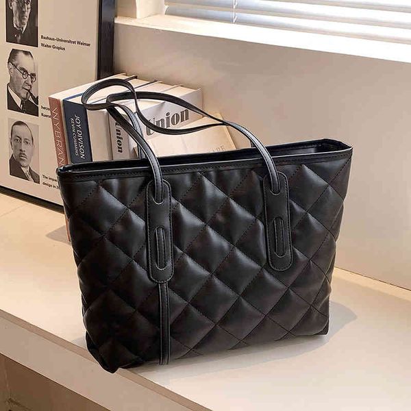 women soft leather shoulder bag high capacity solid color tote fashion new trend underarm pack lady brand designer handbags
women soft leather shoulder bag high capacity solid color tote fashion new trend underarm pack lady brand designer handbags