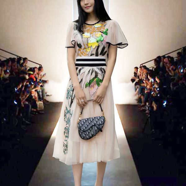 new sequin embroidery 2021 summer runway vintage o-neck short sleeve pleated midi es for women r93y, Black;gray
new sequin embroidery 2021 summer runway vintage o-neck short sleeve pleated midi es for women r93y, Black;gray