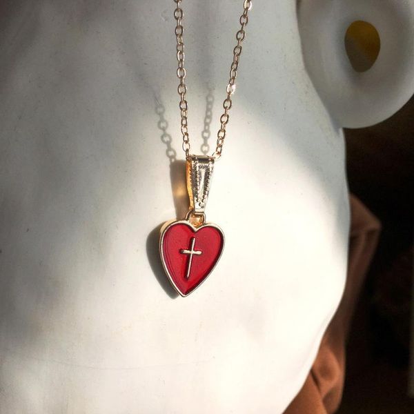 Simple Red Heart-shaped Cross Pendant Necklace Classic Women's Wedding Charm Gold Clavicle Chain Fashion Party Jewelry Gift, Silver
Simple Red Heart-shaped Cross Pendant Necklace Classic Women's Wedding Charm Gold Clavicle Chain Fashion Party Jewelry Gift, Silver