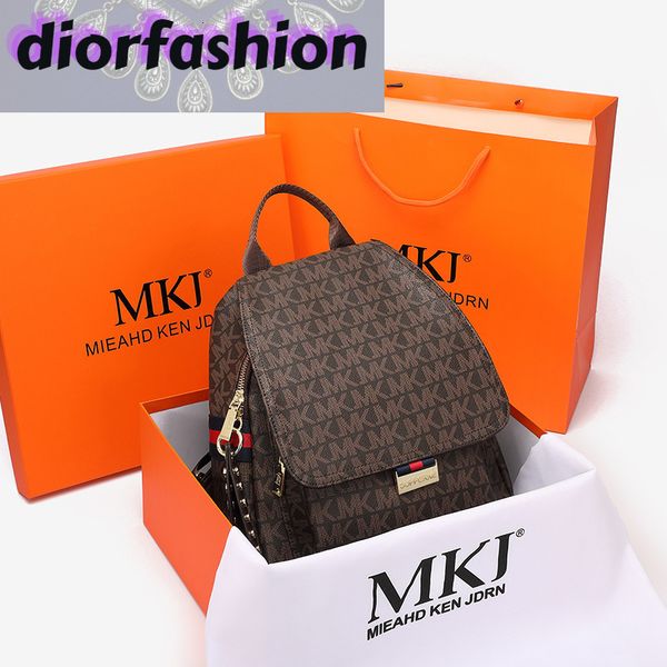 2021 spring fashion versatile printed women's backpack large capacity temperament portable bag
2021 spring fashion versatile printed women's backpack large capacity temperament portable bag