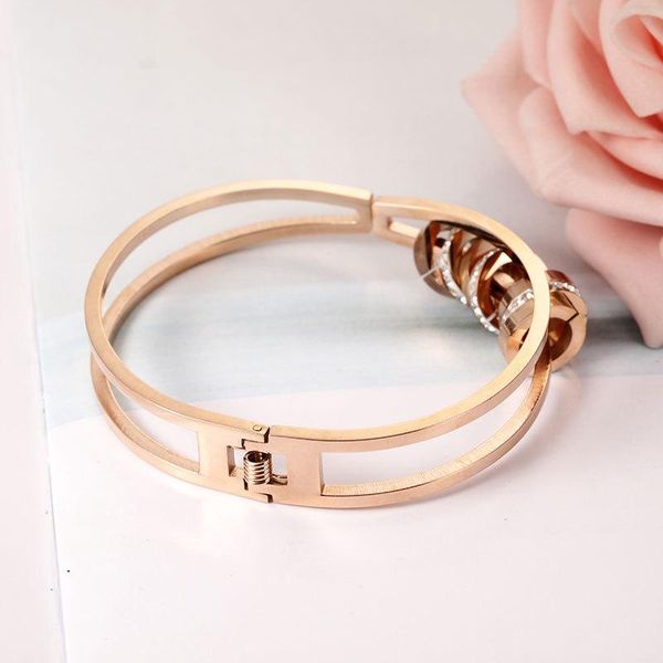 bangle tf-95 small circle three full diamond hollow bracelet women, Black
bangle tf-95 small circle three full diamond hollow bracelet women, Black