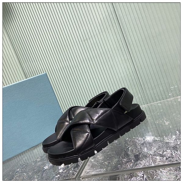 2021ss designer summer sandals fashion trend women outdoor and indoor flat flip flops leather female women shoes ladies slippers white black
2021ss designer summer sandals fashion trend women outdoor and indoor flat flip flops leather female women shoes ladies slippers white black