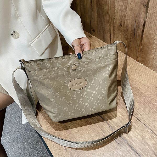 luxury designer women's bag new messenger oxford cloth high capacity tote zipper shoulder
luxury designer women's bag new messenger oxford cloth high capacity tote zipper shoulder