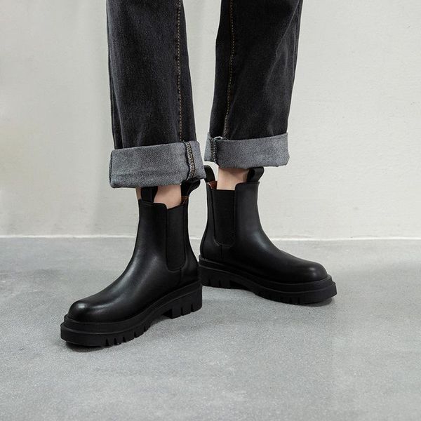 boots the same two kinds of cylinder red high leather medium heel and thick soled, Black
boots the same two kinds of cylinder red high leather medium heel and thick soled, Black