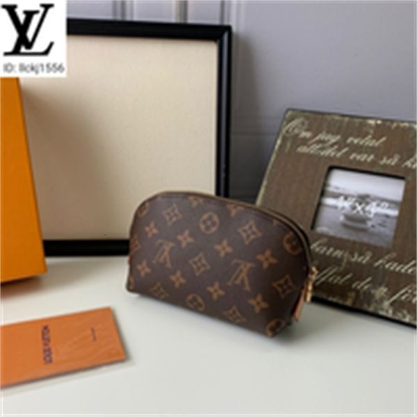 designer luxury m47515 yellow flower zipper cosmetic bag men real leather long chain wallets compact purse clutches evening key brand card h, Red;black
designer luxury m47515 yellow flower zipper cosmetic bag men real leather long chain wallets compact purse clutches evening key brand card h, Red;black