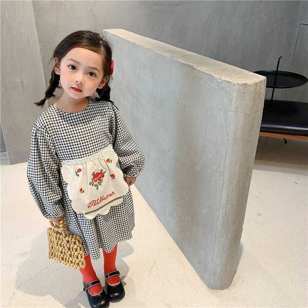 spring girls plaid long sleeve dress 2-7 years children cute embroidery apron princess dresses 210615, Red;yellow
spring girls plaid long sleeve dress 2-7 years children cute embroidery apron princess dresses 210615, Red;yellow