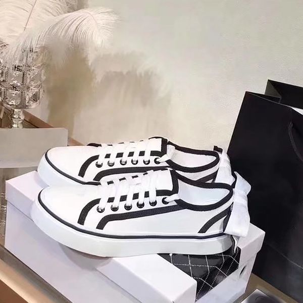 leather women casual shoes designer fashion canvas shoe flat anti-skid wearproof loafers lace-up luxury half dragged comfortable versatile s, Black;white
leather women casual shoes designer fashion canvas shoe flat anti-skid wearproof loafers lace-up luxury half dragged comfortable versatile s, Black;white