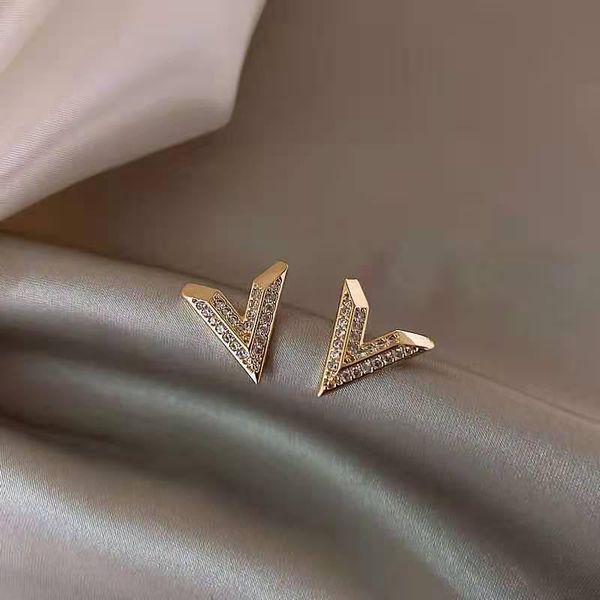 stud classic simple v letter gold earrings for woman korean fashion jewelry party girl's temperament student accessories, Golden;silver
stud classic simple v letter gold earrings for woman korean fashion jewelry party girl's temperament student accessories, Golden;silver