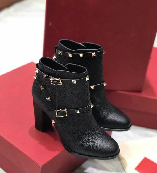boots 2021 women's leather with rivets fashion trend ankle, Black 
boots 2021 women's leather with rivets fashion trend ankle, Black