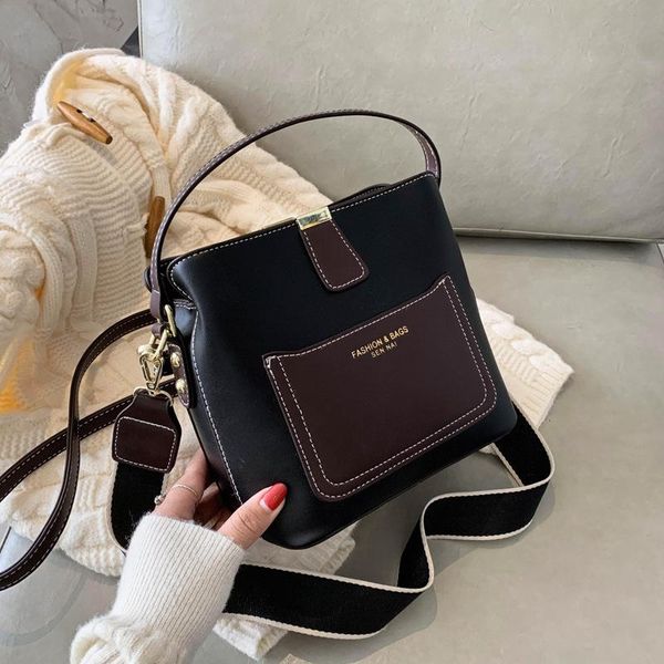 pu leather crossbody bags for women 2021 fashionable wide shoulder strap design contrast handbags women sac a main
pu leather crossbody bags for women 2021 fashionable wide shoulder strap design contrast handbags women sac a main