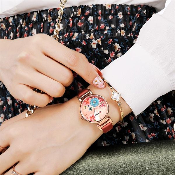 wristwatches curren leather ladies watch 2021 autumn and summer quartz female clock fashion flower dial relogios feminino, Slivery;brown 
wristwatches curren leather ladies watch 2021 autumn and summer quartz female clock fashion flower dial relogios feminino, Slivery;brown