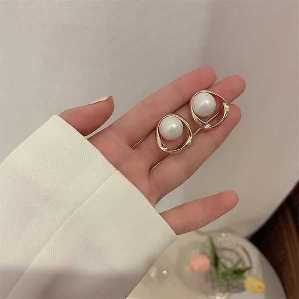 stud french style earrings geometric shape of hollow out imitation pearl fashion personality valentine's day gift, Golden;silver
stud french style earrings geometric shape of hollow out imitation pearl fashion personality valentine's day gift, Golden;silver
