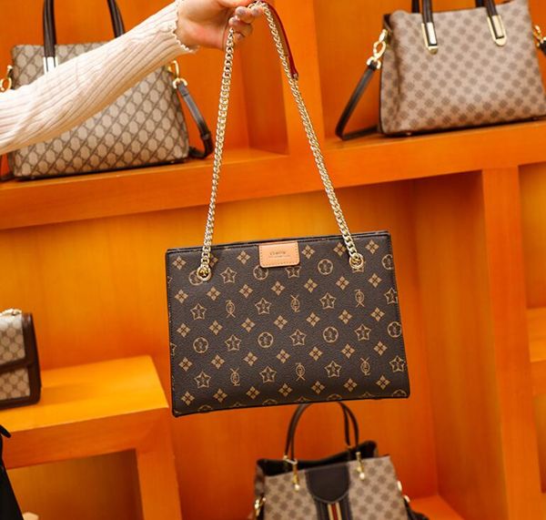 designer women's high-quality luxury shoulder bag european and american fashion simple and versatile printing chain handbag
designer women's high-quality luxury shoulder bag european and american fashion simple and versatile printing chain handbag