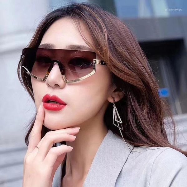 sunglasses 2021 punk rivet style men and women one-piece shield gradient, White;black
sunglasses 2021 punk rivet style men and women one-piece shield gradient, White;black