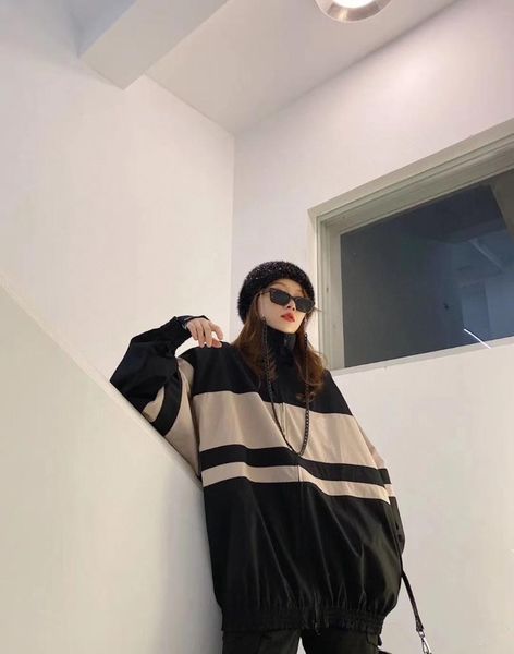 women's jackets 2021 autumn winter brand logo letter embroidery contrast color zipper loose long sleeve os outdoor 30225, Black;brown
women's jackets 2021 autumn winter brand logo letter embroidery contrast color zipper loose long sleeve os outdoor 30225, Black;brown