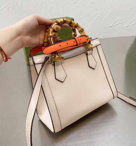 2021 woman luxury brand genuine leather crossbody shoulder bags ladies bamboo joint handbags female handle totes for party
2021 woman luxury brand genuine leather crossbody shoulder bags ladies bamboo joint handbags female handle totes for party