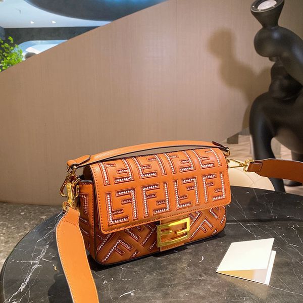 women's 2021 old flower uette single wide shoulder belt double f canvas hand embroidery stick bag
women's 2021 old flower uette single wide shoulder belt double f canvas hand embroidery stick bag