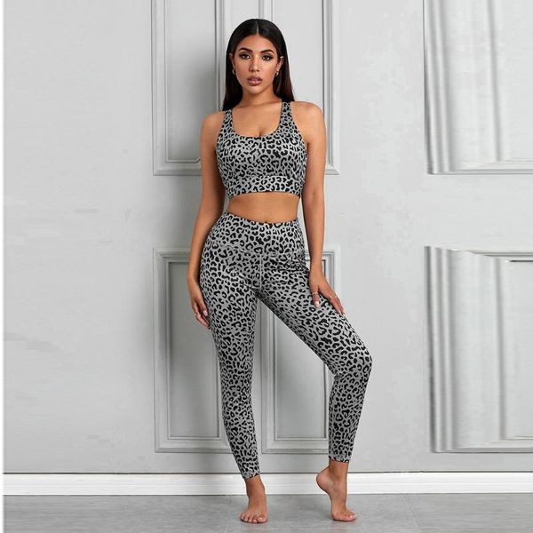 leopard print women seamless yoga set fitness sportswear for women gym yoga suit sleeveless 2 piece workout running clothes, White;red
leopard print women seamless yoga set fitness sportswear for women gym yoga suit sleeveless 2 piece workout running clothes, White;red