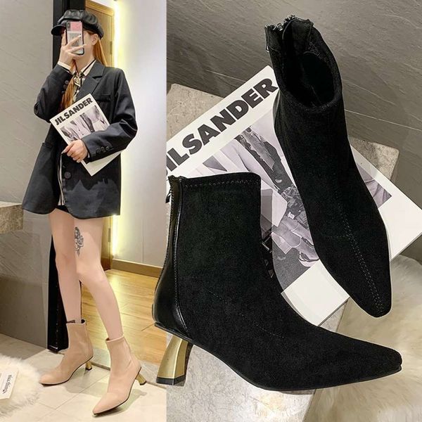 fall / winter 2020 new suede large size women's shoes high heel short boots, White;red
fall / winter 2020 new suede large size women's shoes high heel short boots, White;red