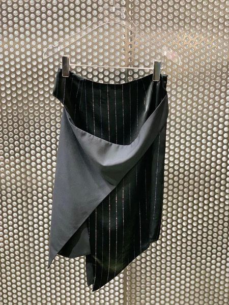skirts 2021 women fashion striped bright silk stitching irregular skirt 0410, Black
skirts 2021 women fashion striped bright silk stitching irregular skirt 0410, Black