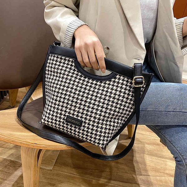 single shoulder small 2021 summer fashion foreign style simple leisure hand messenger bag
single shoulder small 2021 summer fashion foreign style simple leisure hand messenger bag