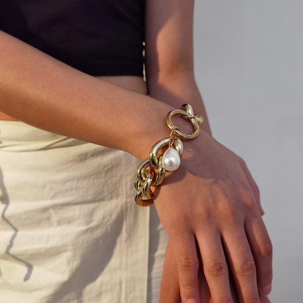 creative jewelry exaggerated hollow aluminum chain hand decoration simple baroque style pearl bracelet, Silver
creative jewelry exaggerated hollow aluminum chain hand decoration simple baroque style pearl bracelet, Silver