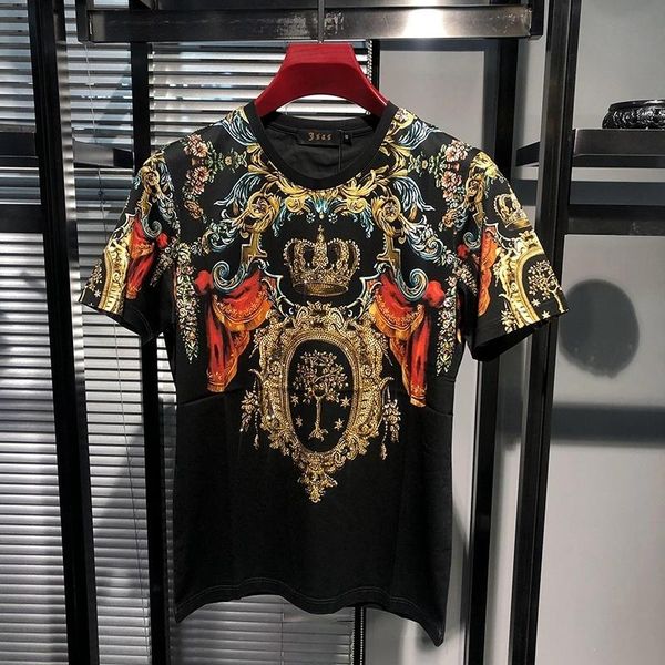men's t-shirts 2021 summer gold silk luxury baroque vintage blouse retro printing england style designer mens stylish diamond t shirts, White;black
men's t-shirts 2021 summer gold silk luxury baroque vintage blouse retro printing england style designer mens stylish diamond t shirts, White;black