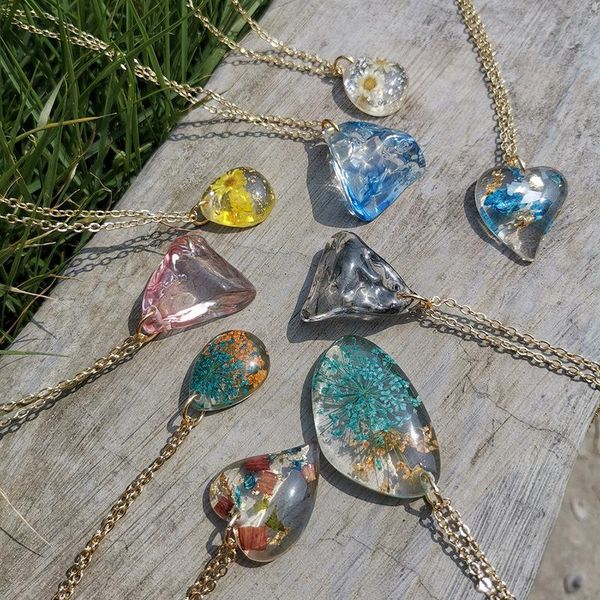 pendant necklaces minar 2021 design real dye flowers necklace for women vintage link small circle chain geometric resin gift, Silver
pendant necklaces minar 2021 design real dye flowers necklace for women vintage link small circle chain geometric resin gift, Silver