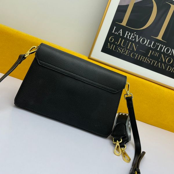 new brand women handbag fashion shoulder bag genuine leather large capacity totes luxury ladies travel handbags 2103
new brand women handbag fashion shoulder bag genuine leather large capacity totes luxury ladies travel handbags 2103