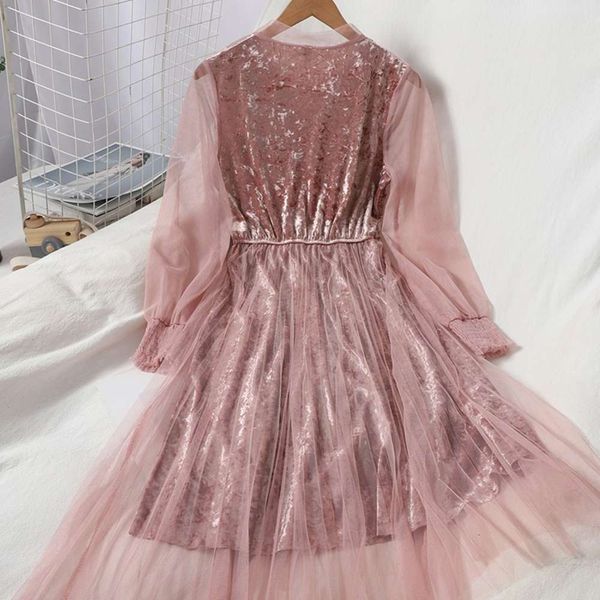 temperament collar autumn temperament age reduction sweet bandage ruffle stand girl's feeling pleated gauze long skirt korean dress hot, Black;gray
temperament collar autumn temperament age reduction sweet bandage ruffle stand girl's feeling pleated gauze long skirt korean dress hot, Black;gray