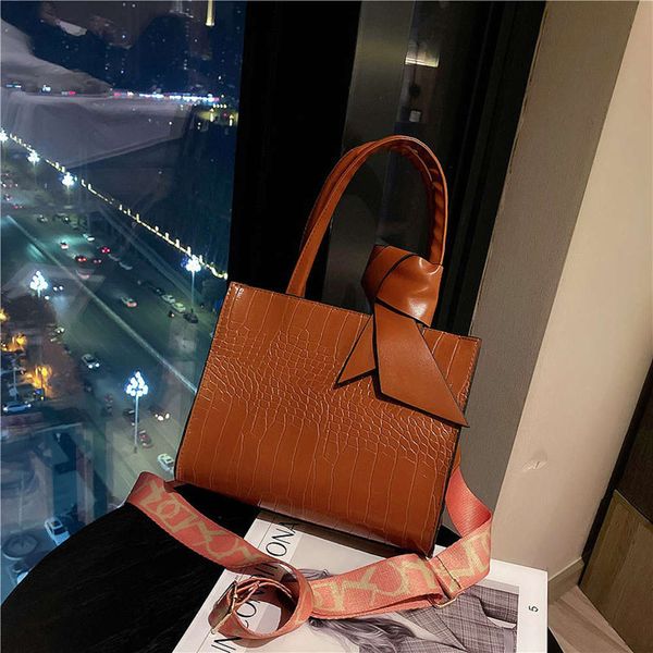 hbp women's autumn and winter 2021 new fashion alligator single shoulder messenger armpit small square bag
hbp women's autumn and winter 2021 new fashion alligator single shoulder messenger armpit small square bag