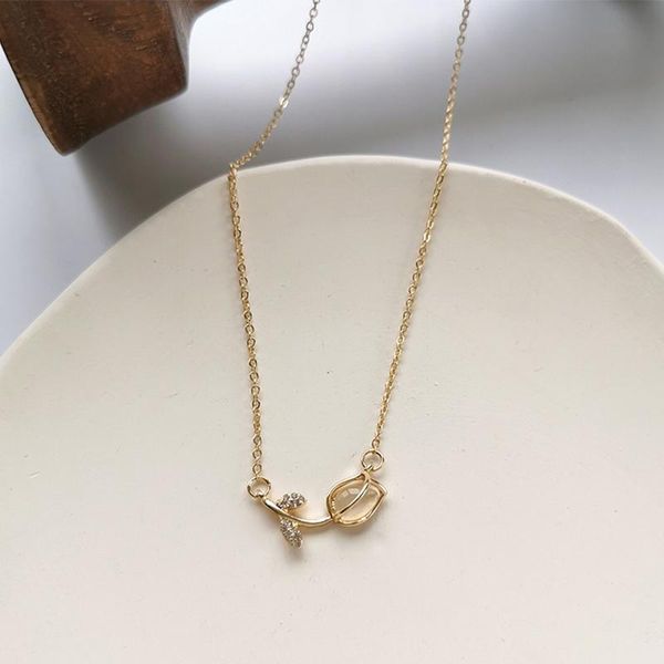 Korean Trend Rose Flower CZ Pendant Necklace Charming Women's Wedding Gold Clavicle Chain Romantic Valentine's Day Jewelry Gift, Silver
Korean Trend Rose Flower CZ Pendant Necklace Charming Women's Wedding Gold Clavicle Chain Romantic Valentine's Day Jewelry Gift, Silver