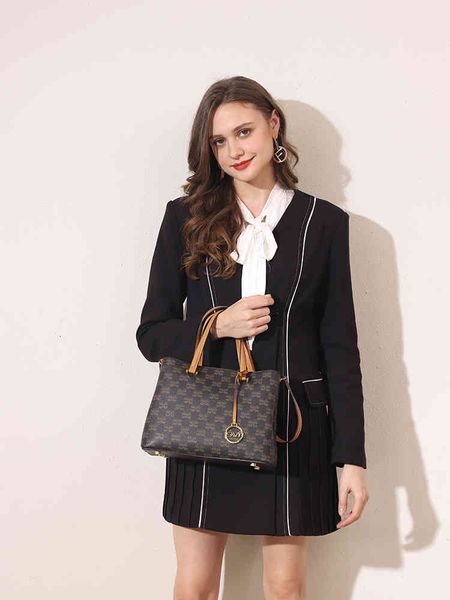 handbag bag women's 2021 trendy old flower one shoulder fashion large capacity tote, Black;red
handbag bag women's 2021 trendy old flower one shoulder fashion large capacity tote, Black;red