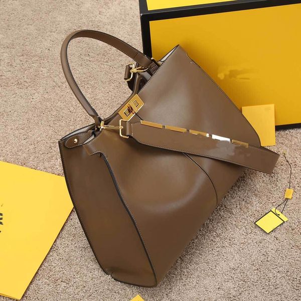 designer brand fashion classic messenger bag leather large capacity urban women's luxury tote handbag
designer brand fashion classic messenger bag leather large capacity urban women's luxury tote handbag