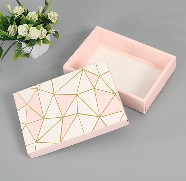 gift wrap 25*17*5cm gold diamond pattern paper box candy cookie jar candle wedding party christmas diy package 100pcs/lot sn1912
gift wrap 25*17*5cm gold diamond pattern paper box candy cookie jar candle wedding party christmas diy package 100pcs/lot sn1912