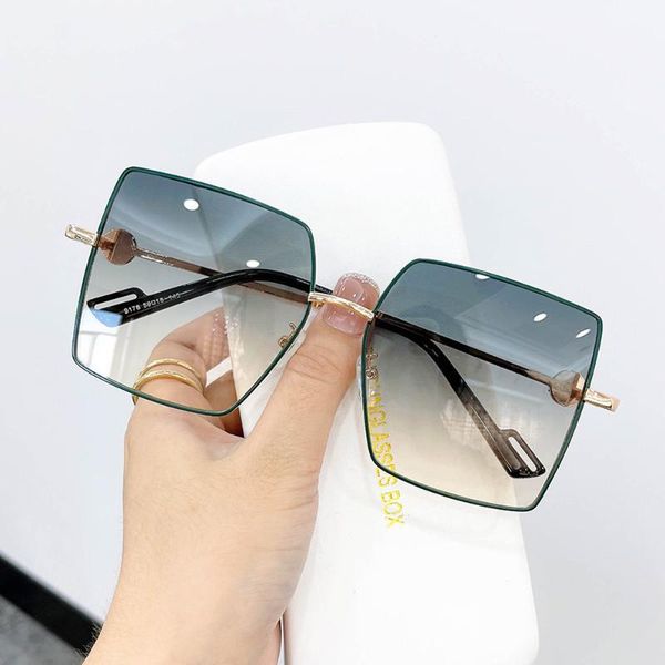 outdoor eyewear uv400 fashion lady oversized metal frame square sunglasses goggle women men trend street beat gradient sun glasses female gl
outdoor eyewear uv400 fashion lady oversized metal frame square sunglasses goggle women men trend street beat gradient sun glasses female gl