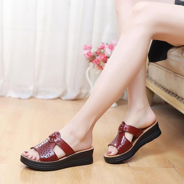 sandals summer leather women's flat bottom wedges slippers layer soft cowhide middle-aged, Black
sandals summer leather women's flat bottom wedges slippers layer soft cowhide middle-aged, Black