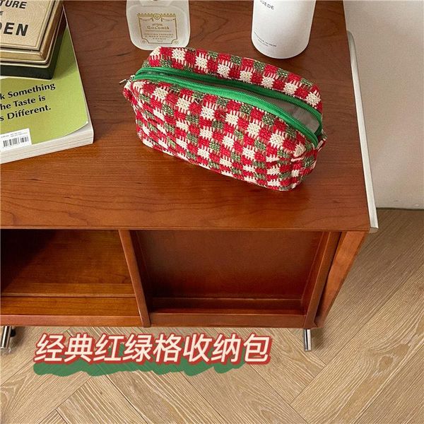 cosmetic bags & cases classic red and green plaid bag simple style portable large capacity coarse knitted fabric storage finishing
cosmetic bags & cases classic red and green plaid bag simple style portable large capacity coarse knitted fabric storage finishing