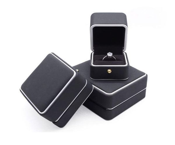 phabuls the necklace box made of high-grade leather, velvet interior jewelry boxes, for marriage proposal, engagement and weddin
phabuls the necklace box made of high-grade leather, velvet interior jewelry boxes, for marriage proposal, engagement and weddin