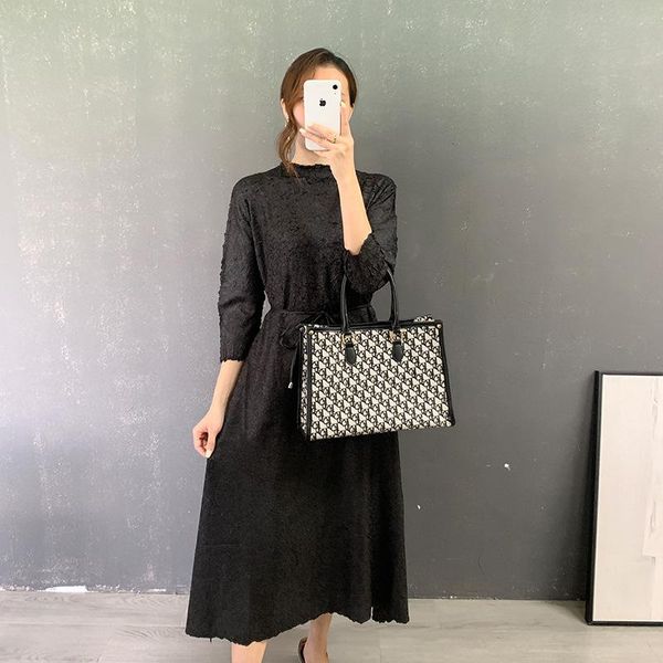 casual dresses pleated dress women's long sleeve 2021 autumn winter embossed bottom, Black;gray
casual dresses pleated dress women's long sleeve 2021 autumn winter embossed bottom, Black;gray