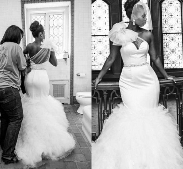 new 2021 one shoulder plus size es crystal sash mermaid court train bridal gowns african customized wedding jy4d, White
new 2021 one shoulder plus size es crystal sash mermaid court train bridal gowns african customized wedding jy4d, White