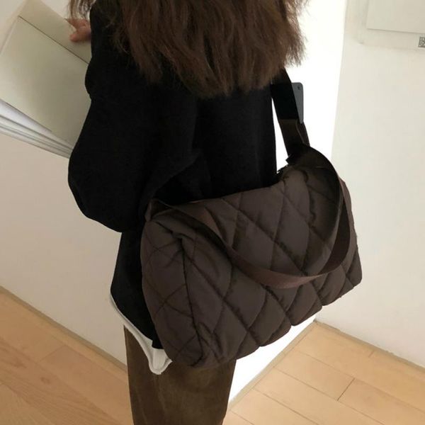 cross body black quilted retro large-capacity bag handbags women's 2021 style fashion all-match simple shoulder tote
cross body black quilted retro large-capacity bag handbags women's 2021 style fashion all-match simple shoulder tote