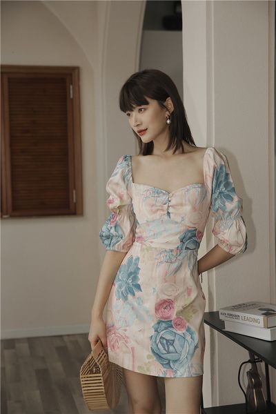 2021 new oil painting floral vintage sleeve summer square neck pink tunic women elegant backless mini ngn6, Black;gray
2021 new oil painting floral vintage sleeve summer square neck pink tunic women elegant backless mini ngn6, Black;gray
