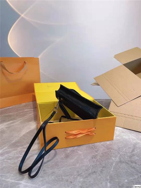 high-quality latest mini shopping bags luxury designer ladies handbags compact and exquisite messenger bag versatile handbag single
high-quality latest mini shopping bags luxury designer ladies handbags compact and exquisite messenger bag versatile handbag single