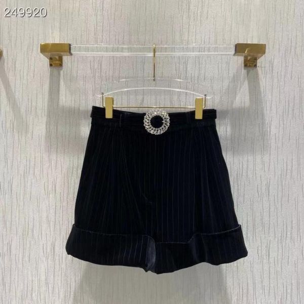 women's shorts design streetwear mini women 2021 runway autumn high waist diamonds buttons velvet casual black, White;black
women's shorts design streetwear mini women 2021 runway autumn high waist diamonds buttons velvet casual black, White;black