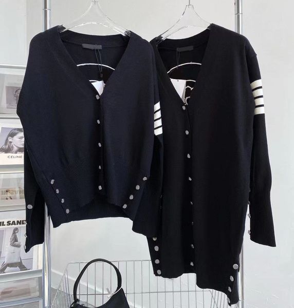 2021 autumn new fashion back embroidery simple leisure comfortable loose college style couple cardigan, White;black
2021 autumn new fashion back embroidery simple leisure comfortable loose college style couple cardigan, White;black