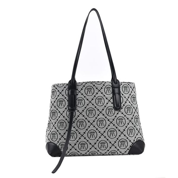 2021 new early autumn fashion printed shoulder bag women's trend high-capacity commuter tote bag
2021 new early autumn fashion printed shoulder bag women's trend high-capacity commuter tote bag