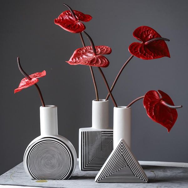 vases european style black and white ceramic vase modern art counterdecoration irregular flower porcelain home
vases european style black and white ceramic vase modern art counterdecoration irregular flower porcelain home